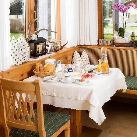 Pensjonat Gaestehaus Gerti 3*