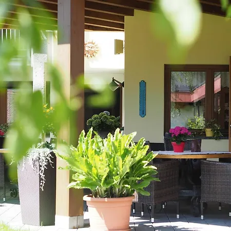 بيت ضيافة Gaestehaus Gerti 3*